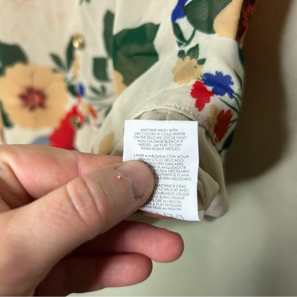 CAbi Floral Button-Up Women's Top - Multicolor Size M - Picture 6 of 7